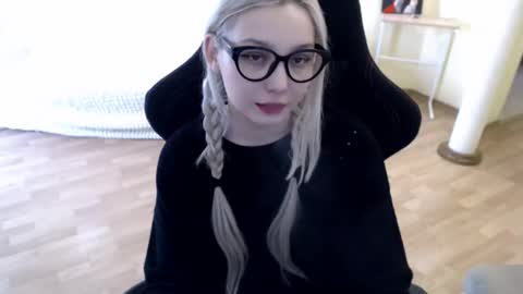 Snapshot of fromsun_forsoul chatting on February 17, 9:46 am Lilith online show from February 17, 9:46 am