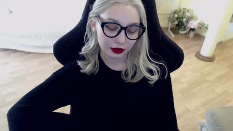 Snapshot of fromsun_forsoul chatting on March 10, 11:53 am Lilith online show from March 10, 11:53 am