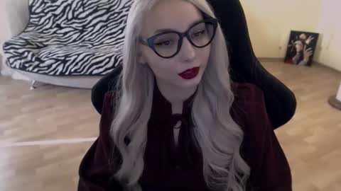 Snapshot of fromsun_forsoul chatting on September 16, 11:55 am Lilith online show from September 16, 11:55 am