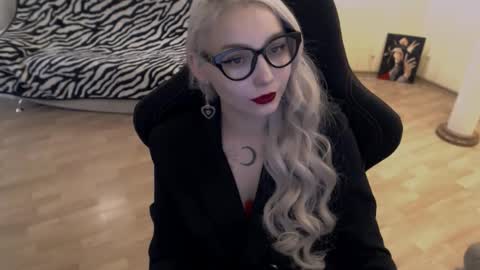 Snapshot of fromsun_forsoul chatting on September 17, 11:34 am Lilith online show from September 17, 11:34 am