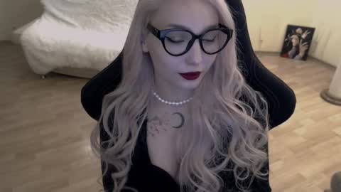 Snapshot of fromsun_forsoul chatting on October 1, 6:03 pm Lilith online show from October 1, 6:03 pm