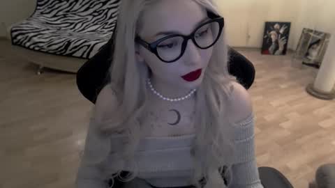 Snapshot of fromsun_forsoul chatting on October 12, 4:06 pm Lilith online show from October 12, 4:06 pm