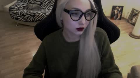 Snapshot of fromsun_forsoul chatting on October 23, 5:44 pm Lilith online show from October 23, 5:44 pm