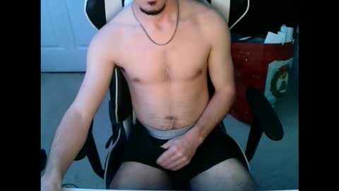 Snapshot of frostedtip06 chatting on March 8, 6:39 am frostedtip06 online show from March 8, 6:39 am