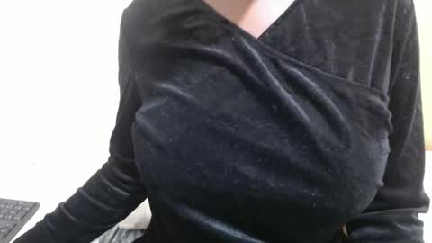 fruity28 online show from November 16, 4:40 am