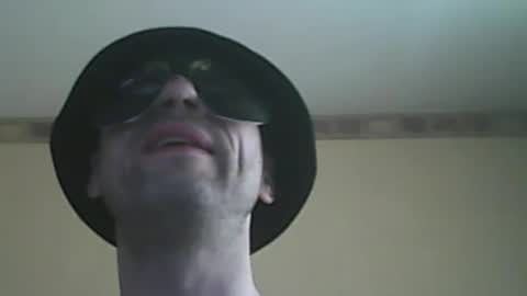 Snapshot of fryboxxxxx chatting on April 25, 6:38 am fry online show from April 25, 6:38 am