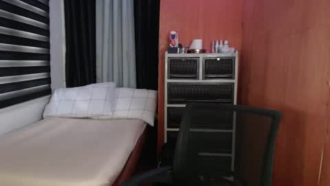 Snapshot of fuck_by_zack chatting on December 17, 2:23 am Zack online show from December 17, 2:23 am