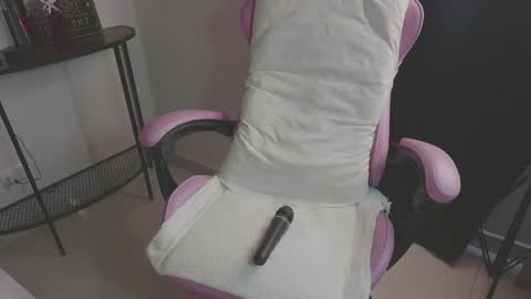 Noface -IDEPENDENT MODEL- online show from April 24, 12:18 pm