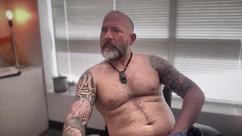 Snapshot of fuckadilf chatting on April 27, 8:29 pm fuckadilf online show from April 27, 8:29 pm
