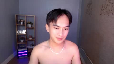 Snapshot of fuckboy_zachxx chatting on March 7, 10:35 am online show from March 7, 10:35 am