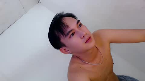 Snapshot of fuckboy_zachxx chatting on March 11, 10:29 am online show from March 11, 10:29 am