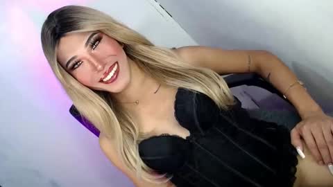 Snapshot of fuckerjenny8 chatting on April 29, 4:22 pm sweetyJENNY online show from April 29, 4:22 pm