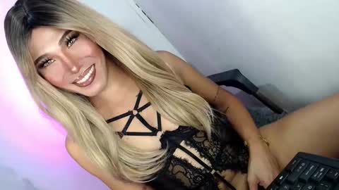 Snapshot of fuckerjenny8 chatting on May 7, 2:11 pm sweetyJENNY online show from May 7, 2:11 pm