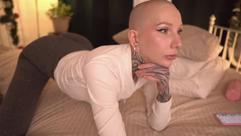 Snapshot of fuckingtoy_ chatting on January 25, 11:13 am Eva all my links online show from January 25, 11:13 am