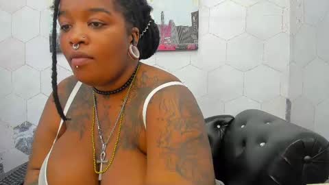 Snapshot of fuentes_anna chatting on September 26, 1:15 pm Anna Fuentes online show from September 26, 1:15 pm
