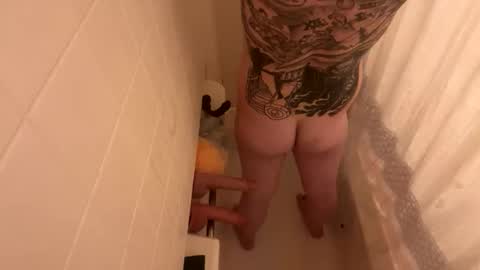 Snapshot of funfcker34 chatting on February 24, 1:25 am Curious guy showing off online show from February 24, 1:25 am