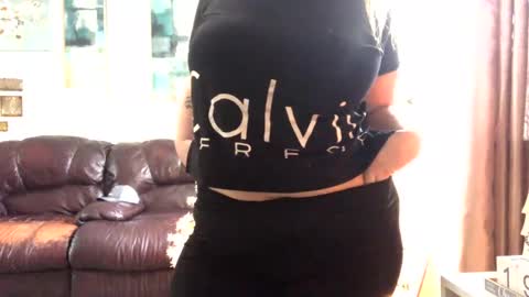 Linnys Palace online show from December 6, 7:45 pm