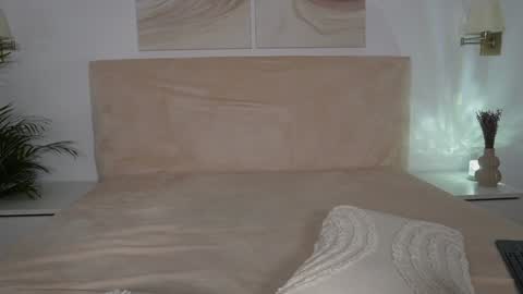 Snapshot of funny_to_see_you_here chatting on December 5, 4:44 pm Katy Noel - online show from December 5, 4:44 pm