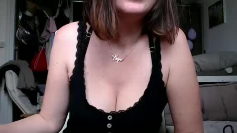 Snapshot of funnyaly chatting on May 4, 1:18 pm funnyaly online show from May 4, 1:18 pm