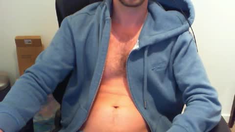 Snapshot of funnyeucouple chatting on October 14, 8:31 pm YWhiteNiceMan online show from October 14, 8:31 pm