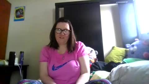 fuzzypeaches87 online show from March 21, 5:27 pm