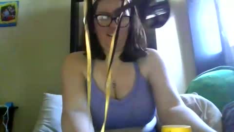 fuzzypeaches87 online show from March 27, 3:34 pm