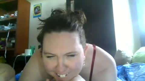 fuzzypeaches87 online show from April 8, 1:55 pm
