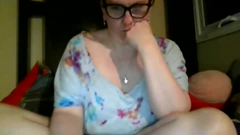 fuzzypeaches87 online show from April 12, 8:08 am