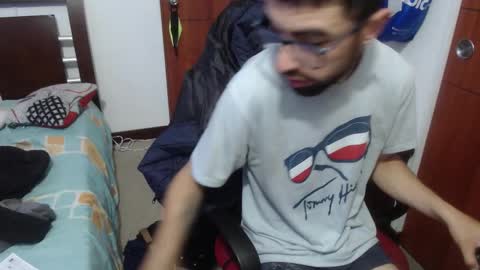 Snapshot of fvckhorneyguy chatting on October 25, 1:18 pm andrew online show from October 25, 1:18 pm