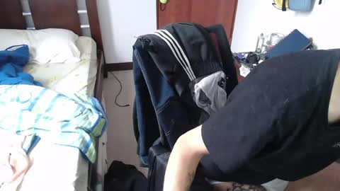 Snapshot of fvckhorneyguy chatting on May 25, 2:23 pm andrew online show from May 25, 2:23 pm