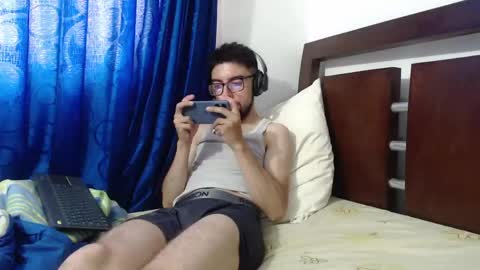 Snapshot of fvckhorneyguy chatting on May 27, 2:25 pm andrew online show from May 27, 2:25 pm