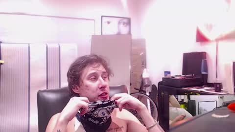 Snapshot of fxckingfreaks chatting on September 27, 1:43 am fxckingfreaks online show from September 27, 1:43 am
