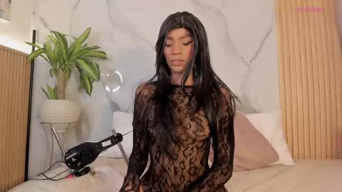 Snapshot of fyre_divine chatting on April 25, 10:18 am Independent model online show from April 25, 10:18 am