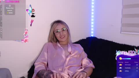 Snapshot of gabb_rioss chatting on December 3, 3:20 am Gabriela online show from December 3, 3:20 am