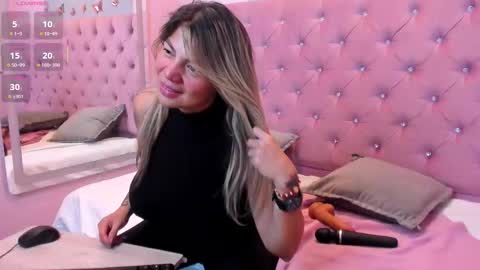 Snapshot of gabby_santos_ chatting on February 28, 12:50 pm Gaby Santos online show from February 28, 12:50 pm