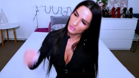 GabiCarter online show from February 4, 7:25 am