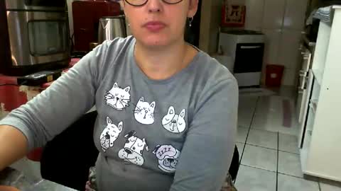 Snapshot of gabibrasil chatting on June 8, 1:28 am gaby layla online show from June 8, 1:28 am