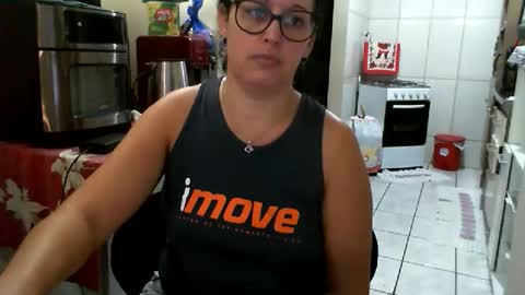 Snapshot of gabibrasil chatting on June 9, 11:05 pm gaby layla online show from June 9, 11:05 pm
