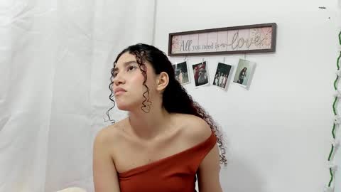 Snapshot of gabriela_duarte chatting on December 3, 8:05 am Gabi online show from December 3, 8:05 am