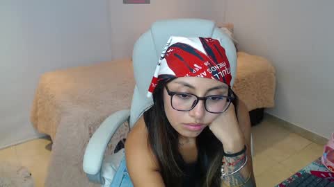 Snapshot of gabriela_morales01 chatting on December 5, 3:04 am .  online show from December 5, 3:04 am