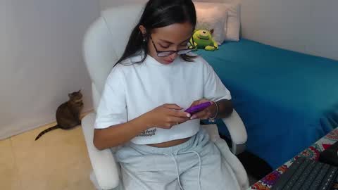 Snapshot of gabriela_morales01 chatting on February 10, 12:08 am .  online show from February 10, 12:08 am