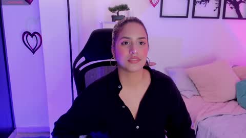 Snapshot of gabriella__tom chatting on February 11, 11:44 pm Gabriella online show from February 11, 11:44 pm