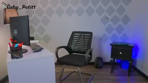 Snapshot of gabypetit chatting on June 10, 8:41 pm Gaby online show from June 10, 8:41 pm