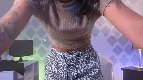 Snapshot of gabypetit chatting on June 27, 9:47 am Gaby online show from June 27, 9:47 am