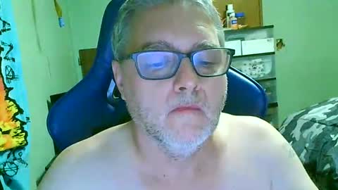 Snapshot of gadude45 chatting on September 10, 12:43 am gadude45 online show from September 10, 12:43 am