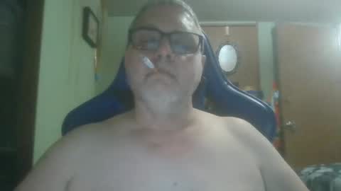 Snapshot of gadude45 chatting on October 23, 12:10 am gadude45 online show from October 23, 12:10 am