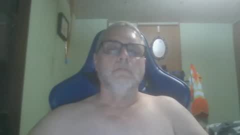 Snapshot of gadude45 chatting on October 25, 2:19 am gadude45 online show from October 25, 2:19 am