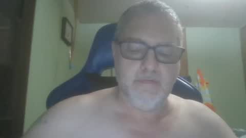 Snapshot of gadude45 chatting on October 26, 2:06 am gadude45 online show from October 26, 2:06 am