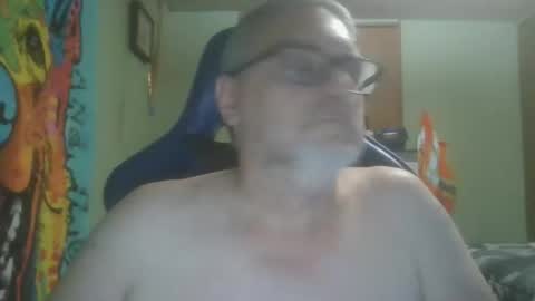 Snapshot of gadude45 chatting on October 31, 1:39 am gadude45 online show from October 31, 1:39 am