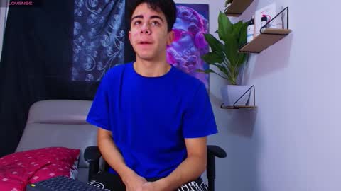 Snapshot of gael_moon chatting on February 15, 5:53 pm Gael Moon online show from February 15, 5:53 pm